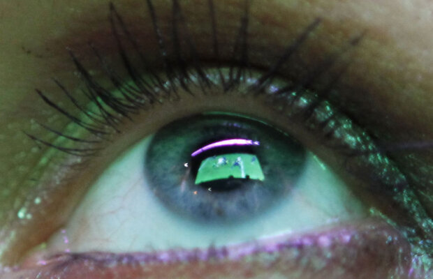 Ce priveşti trădează ceea ce vei spune