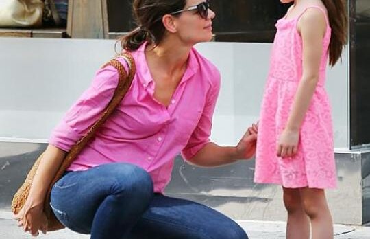 Scientologii se pregatesc sa o discrediteze pe Katie Holmes