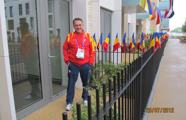 A venit la Londra cu 25 de feţe de paletă » Cristinel Romanescu: "Crişan poate ajunge în semifinale!"