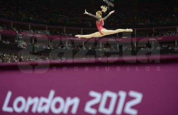 FOTO Sandra Izbaşa a încheiat finala la individual compus pe 5, Larisa Iordache pe 9