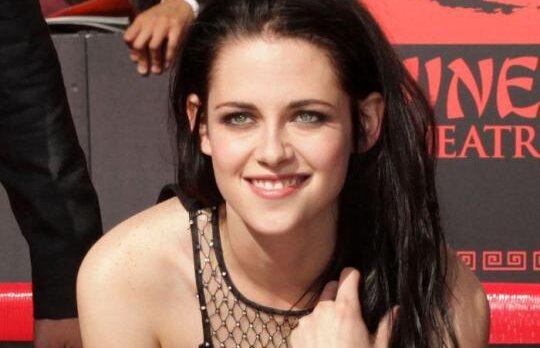 Kristen Stewart e insarcinata chiar daca l-a inselat pe Robert Pattinson doar prin sarut!