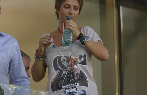 Cu lavaliera pe stadion! » Pentru familia Reghecampf, meciurile roş-albaştrilor sînt motiv de reality show