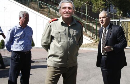 Pe lista avansărilor în grad dubioase efectuate de MApN în 2011 apar şi foşti stelişti » Piţurcă e comandor, Hagi e colonel :)