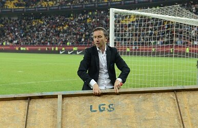 MM Stoica A SĂRIT LA BĂTAIE » Bucuria oficialului stelist a depăşit din nou orice bariere ale bunului-simţ