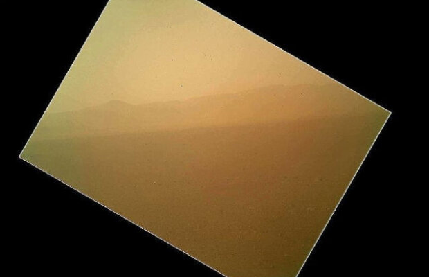 Prima fotografie color de pe Marte! Vezi ce a pozat Curiosity imediat după amartizare