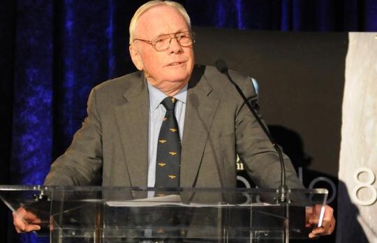 Fostul astronaut Neil Armstrong a suferit o operatie de bypass coronarian
