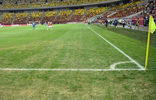 Nu s-au antrenat de frică » Pînă să tremure în faţa Barcelonei, românii se tem să nu se facă de rîs cu gazonul