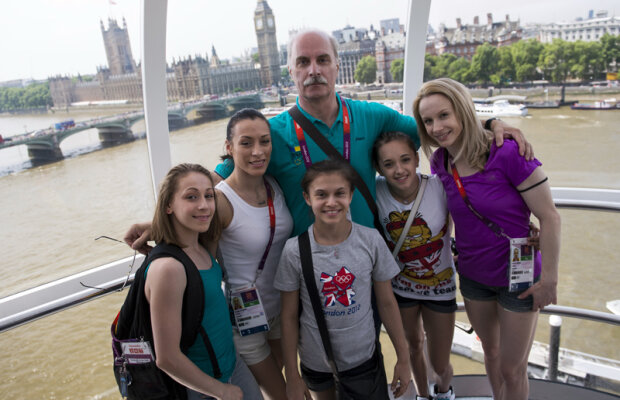 Londra văzută de sus » Gimnastele au fost, împreună cu echipa Gazetei, în celebrul London Eye
