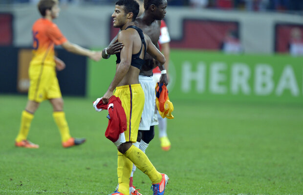 Au dezbrăcat vedetele » Dinamoviştii s-au bătut pe tricourile jucătorilor de la Barcelona