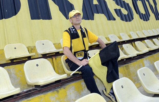 De 35 de ani pe rîndul 15, locul 18! » Povestea suporterului braşovean care stă de-o viaţă pe acelaşi loc în stadion