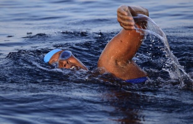 A încercat imposibilul » La 63 de ani, Diana a vrut să traverseze Strîmtoarea Florida fără protecţie împotriva rechinilor :O