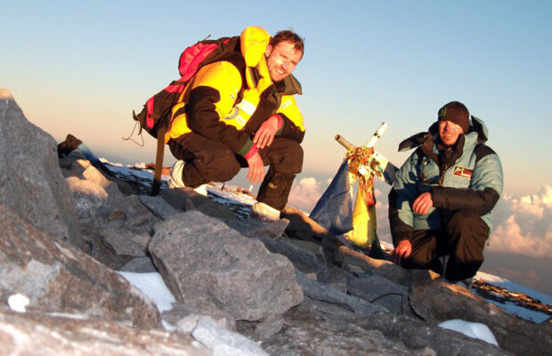 Povestea primei expediţii medicale româneşti la mare altitudine » Alpiniştii Iulian Sîrbu şi Marius Roca au urcat, în 2011, pe ”acoperişul” Americii de Sud