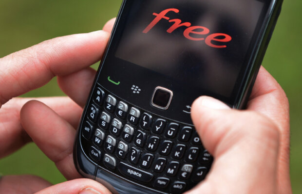 Care modele populare de smartphone îţi păstrează datele personale chiar şi după ce crezi că le-ai şters