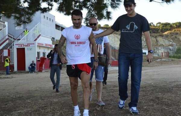 EXCLUSIV Fanii îi pregătesc un banner pe toată peluza, antrenorul i-a delegat fazele fixe, colegii aşteaptă pase geniale: "Mutu e împăratul nostru!"