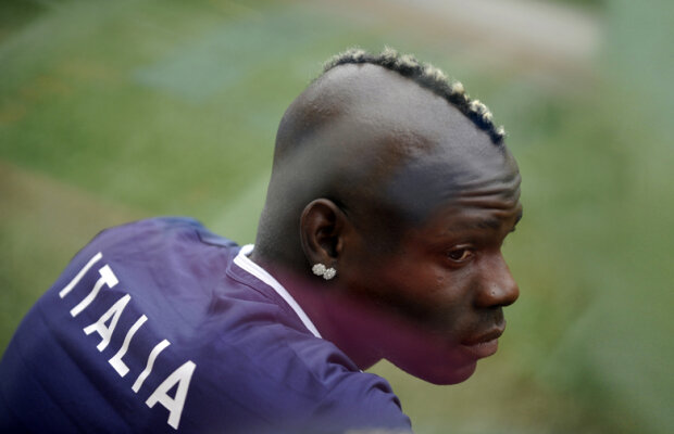 SuperMiopelli » Balotelli se operează azi la ochi şi stă 10 zile