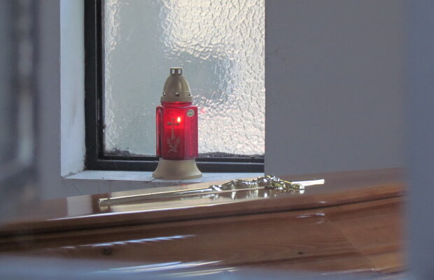 ŞOCANT! Trupul neînsufleţit al lui Henry, întors pentru a DOUA OARĂ din drumul spre aeroport!