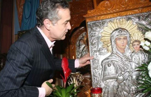 "Doamne Iisuse Hristoase", de 1.200 de ori la meciurile Stelei » Becali: "Asta e rugăciunea pe care o spun"