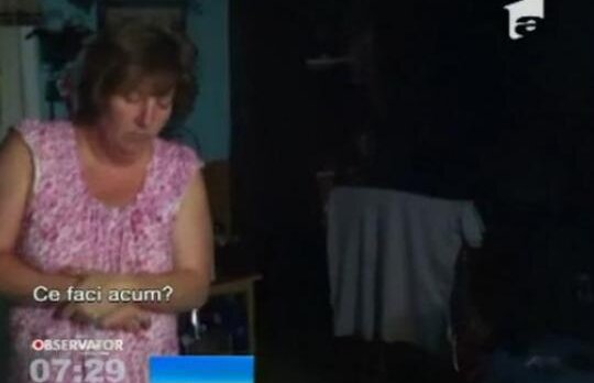 Si-a filmat mama somnambula, iar rezultatul a devenit viral pe Internet