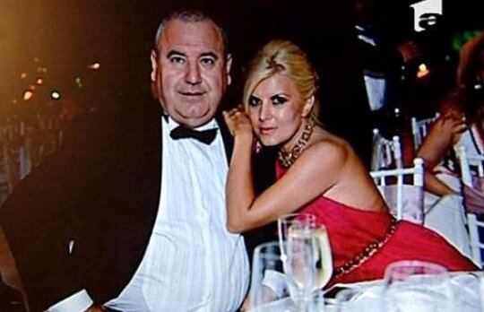 Mircea Badea, despre Elena Udrea: "O diva pisicoasa, prelinsa pe fizicul impozant al sotului sau trupes"