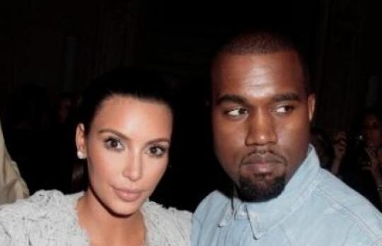 Kanye West a cumintit-o de tot pe Kim Kardashian. Vezi ce a purtat ea la show-ul Marchesa!