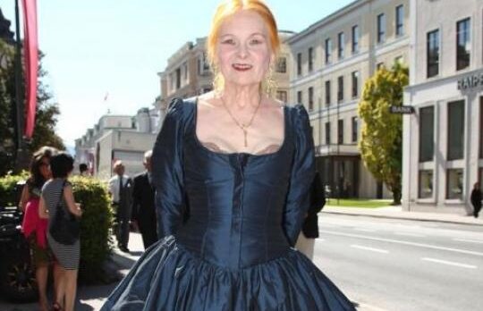 Vivienne Westwood a uimit publicul la Saptamana Modei de la Londra: "Nu-mi cumparati colectia!"