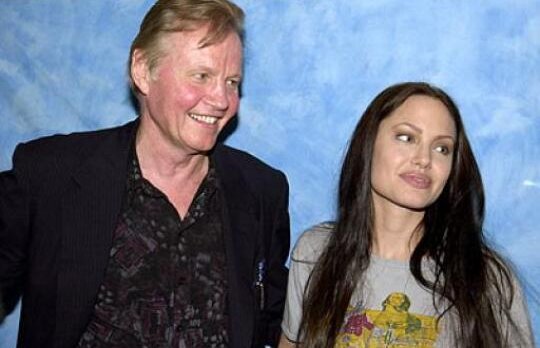 John Voight, tatal Angelinei Jolie, vizita incognito in Capitala!
