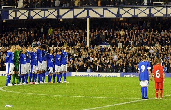 VIDEO Momente impresionante pe stadionul lui Everton în memoria victimelor de pe "Hillsborough"