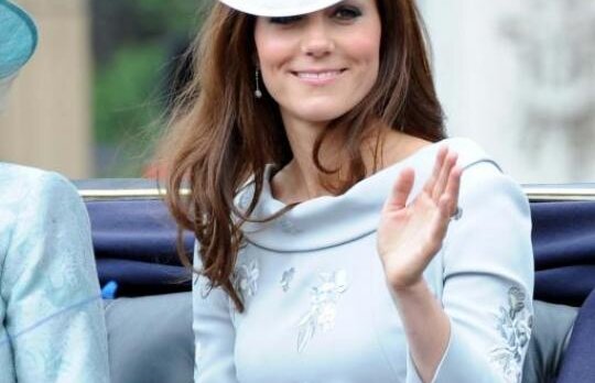Judecatorii francezi au decis interzicerea publicarii fotografiilor in care Kate Middleton apare topless