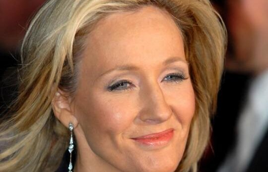 Intoarcere la 180 grade: In noul sau roman, J.K.Rowling vorbeste despre sex si droguri
