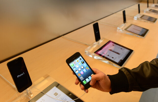 Producţia iPhone 5 se “taie” în noul ecran mai subţire