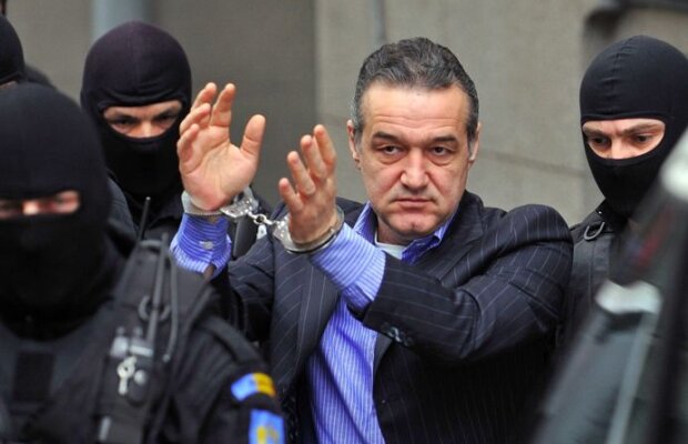 Schimb de replici dure Becali - Paszkany! "Umbli cu «făină» din Columbia!". "Ai expresii de puşcăriaş!"