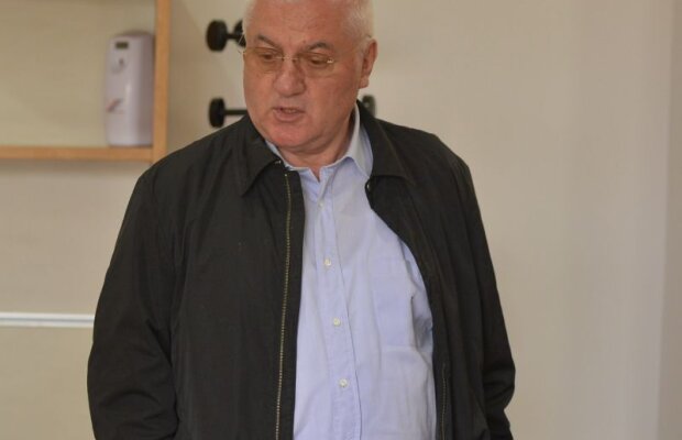 O posibilă explicaţie pentru toleranţa LPF faţă de Steaua » Şefii joacă table, în Herăstrău! Subalternii sînt la comisie :O