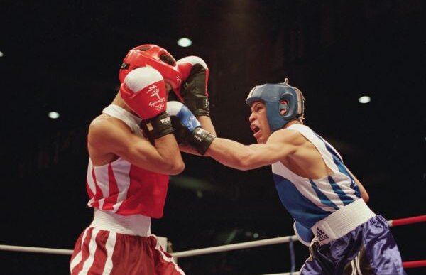 Orlando Cruz e primul pugilist care recunoaşte că e homosexual: "Sînt gay şi sînt mîndru de asta!"