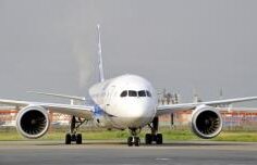 Blue Air a majorat limita bagajului de mână gratuit. Vezi cu câte kilograme ai voie să intri în cabină