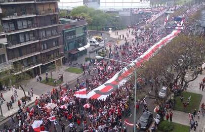 VIDEO şi FOTO River Plate a intrat în Cartea Recordurilor! 100.000 de fani au desfăşurat pe străzi cel mai mare steag din lume