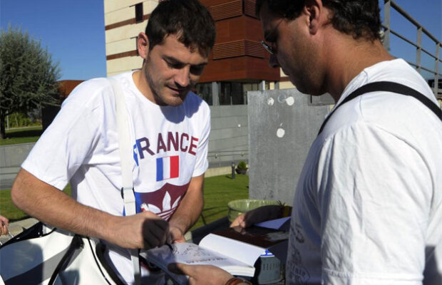 FOTO Glumă sau revoltă? » Casillas şi-a bulversat colegii de la naţională!