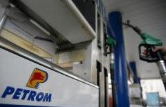 Petrom a scumpit benzina cu 8 bani/litru şi motorina cu 4 bani/litru