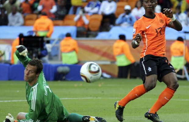 Treci pe portocaliu! » Cum s-a întors olandezul Elia la "naţională" după un show de divertisment