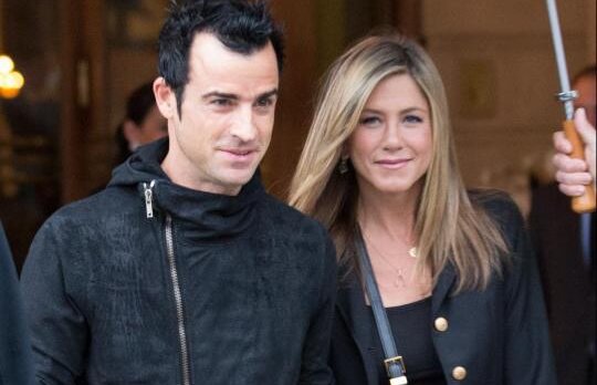 Jennifer Aniston a invitat-o la nunta ei pe mama lui Brad Pitt