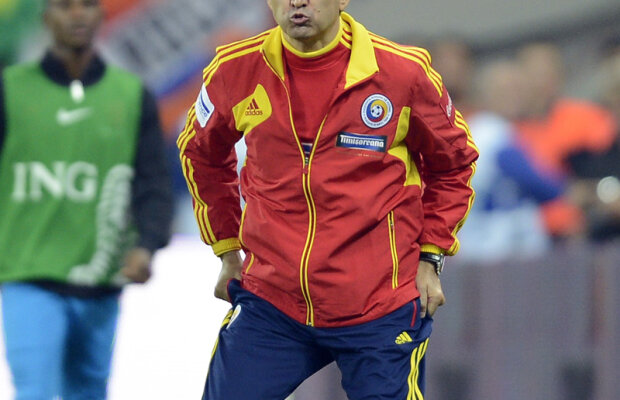 Piţi, două palme peste frunte! » Selecţionerul nostru a fost imaginea disperării în meciul cu Olanda