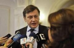 Crin Antonescu, despre testarea psihologică a magistraţilor şi politicienilor: Ar fi distractiv