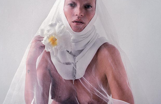 Kate Moss arata demential la 38 de ani!