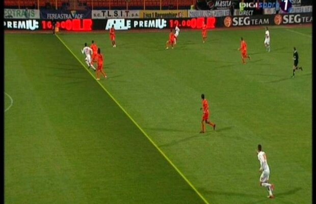 FOTO Dinamoviştii acuză arbitrajul » Ţucudean, semnalizat eronat în ofsaid