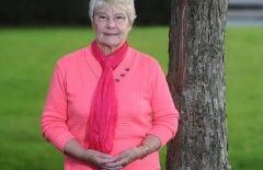 S-a vindecat de o boală rară mâncând copaci: La început am încercat scoarţă de alun şi am simţit furnicături în stomac!