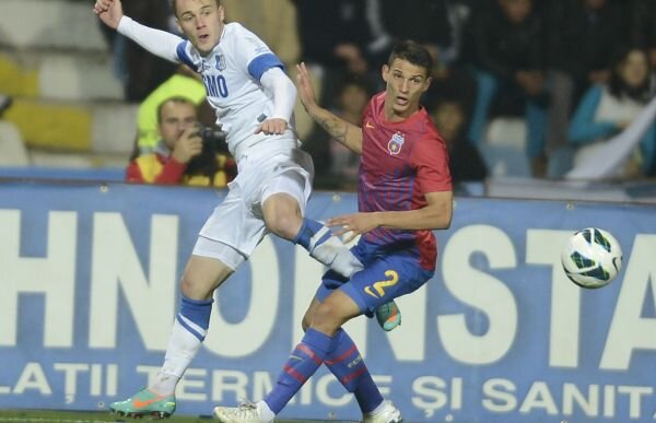 Concurenţă pentru Steaua » Maxim urmărit de echipe din Spania şi Italia