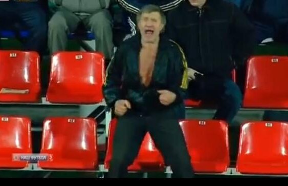 O votcă şi o haka în peluză! Un fan rus a făcut spectacol în stilul "All-Blacks" :D