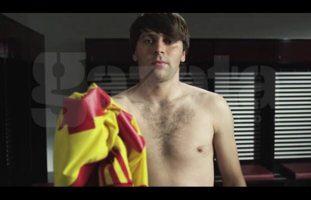 VIDEO "Dă-ţi tricoul jos!" » Fotbalişti la bustul gol în noul clip al campaniei FRF împotriva violenţelor de pe stadioane