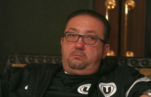 Walter încalcă regulamentele, FRF trece cu vederea » Ce sancţiuni se impun