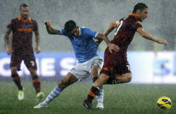 VIDEO Nebunie în furtună! » Incidente, 5 minute fără nocturnă, două eliminări şi goluri antologice în Lazio - Roma 3-2