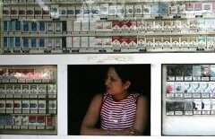 Propunere RADICALĂ: Fumătorii ar putea avea nevoie de autorizaţie pentru a-şi cumpăra ţigări!